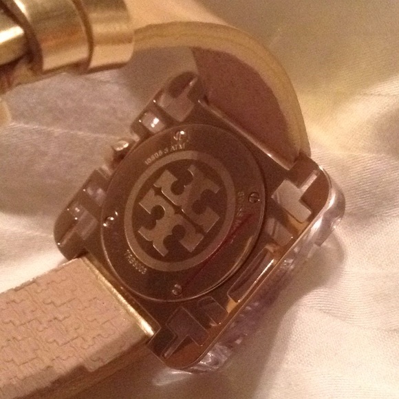 Tory Burch watch, has good battery - Picture 5 of 8